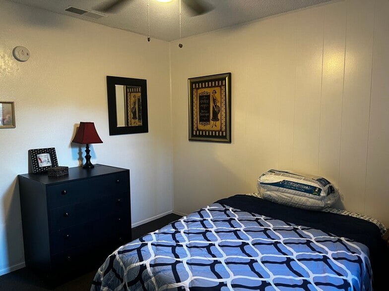 Building Photo - 3 S County Center Dr