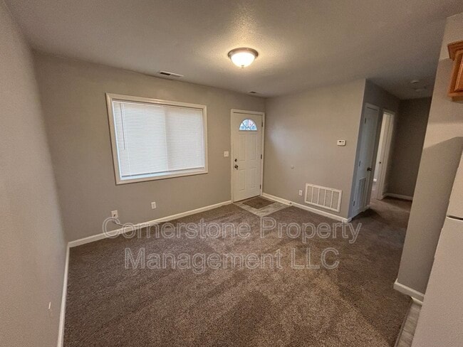 Building Photo - 8290 Center Dr