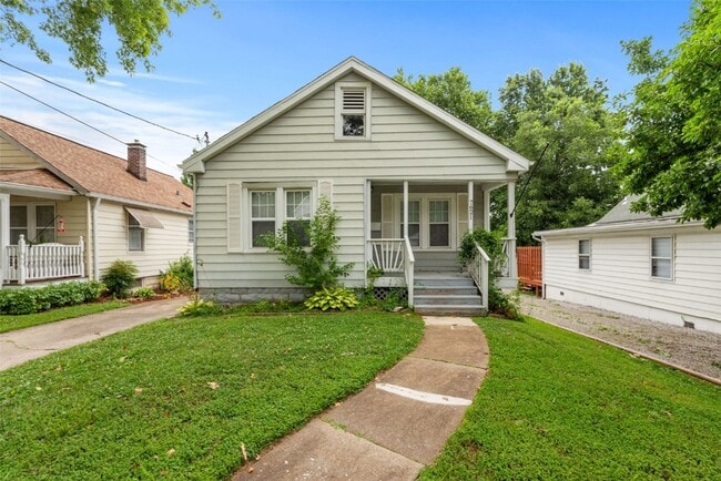 Primary Photo - 7621 Weaver Ave