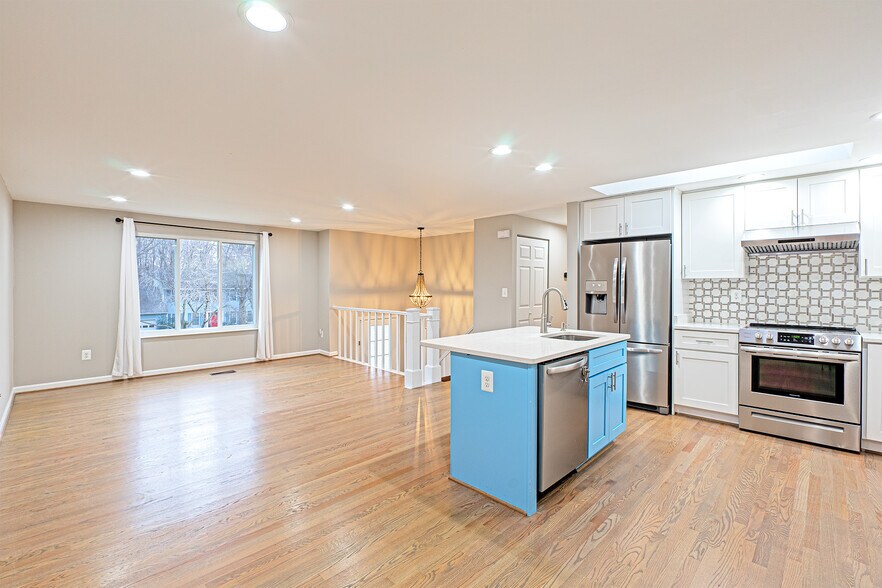 Building Photo - 9705 Locust Hill Dr