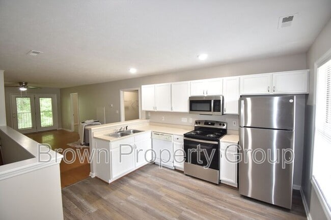 Building Photo - 303 Hinsdale Ave