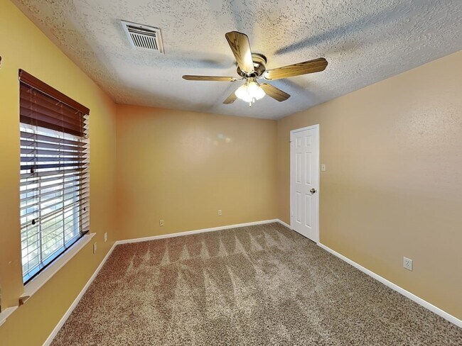 Building Photo - 1028 Chesterwood Dr