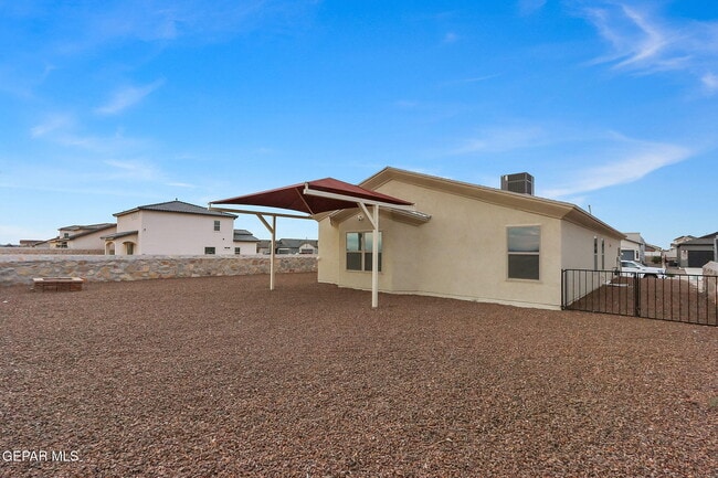 Building Photo - 13736 Flora Vista Ave