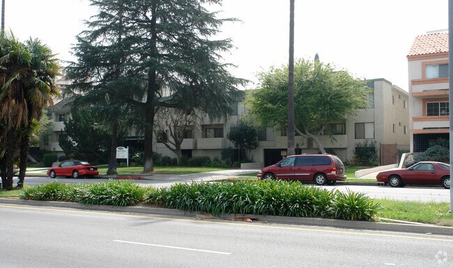 15128 Sherman Way - Sherman Manor