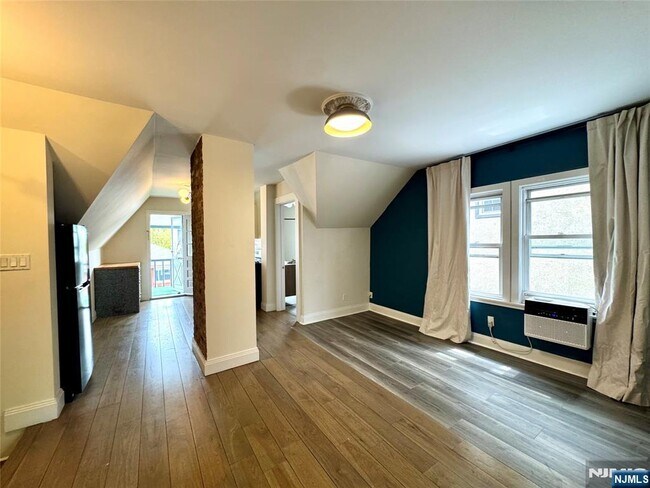 Building Photo - 21 Valley 3 Vly