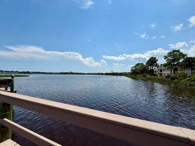 Building Photo - 3 bedroom, 3 bath Luxury Living Along the ...