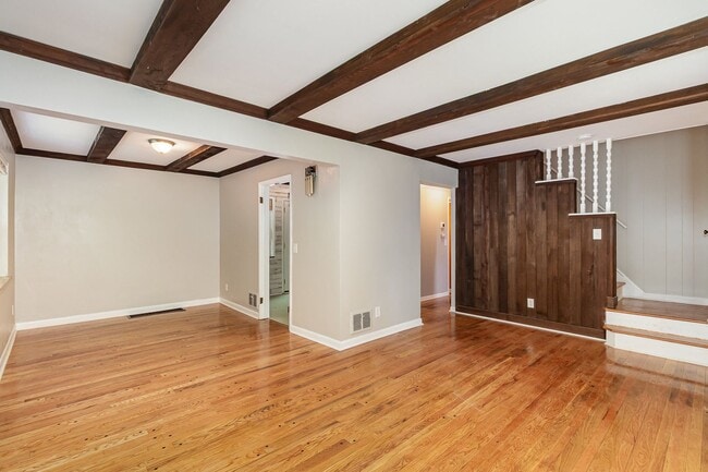 Building Photo - Stunningly Renovated 4 Bedroom 1 Bathroom ...