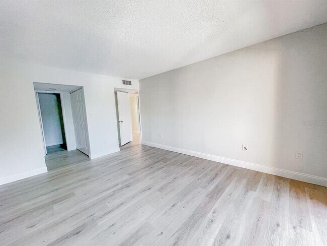 Building Photo - 1355 Rock Dove Ct