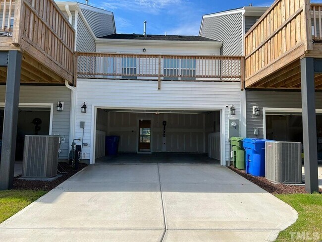 Building Photo - 913 Robbie Jackson Ln