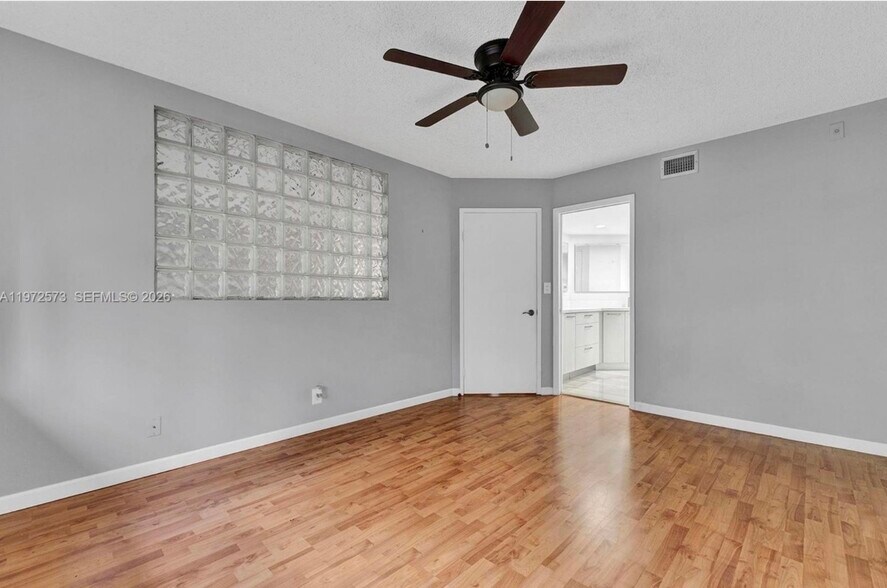 Building Photo - 15575 Miami Lakeway N