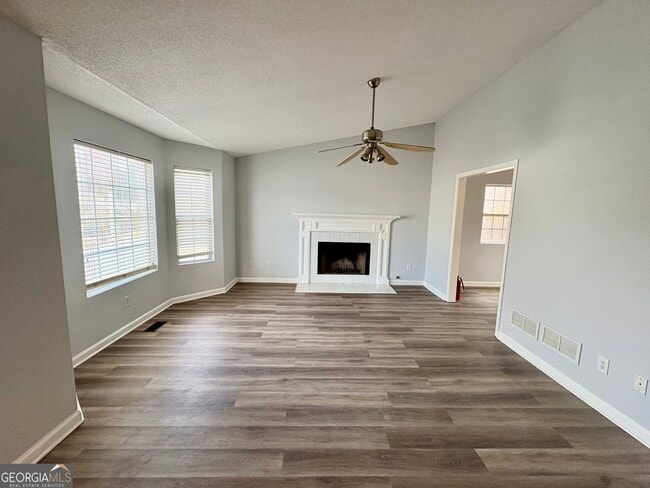 Building Photo - 1718 Graywood Dr SE