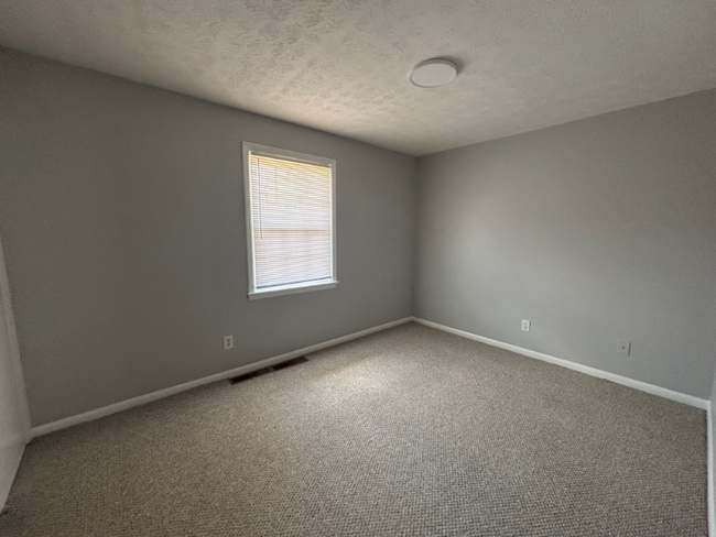 Building Photo - 110 Townhouse Dr
