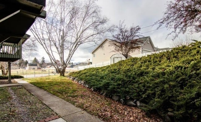 Building Photo - 603-605.5-6055 N Virginia Ct