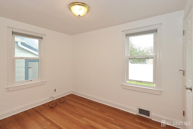 Building Photo - 2 Mohawk Dr