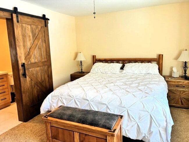 Building Photo - 267 Kestrel Ln