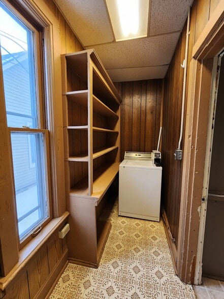 Laundry room - 352 8th St E