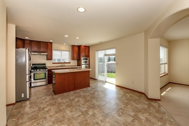 Building Photo - Spacious 4-Bedroom DuPont Home with AC