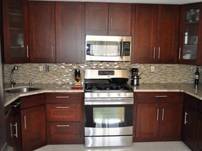 Building Photo - 2072 Ocean Ave