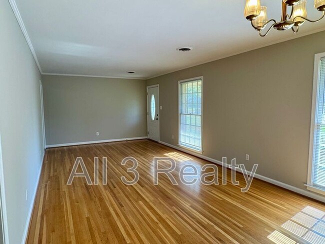 Building Photo - 3253 Windwood Dr