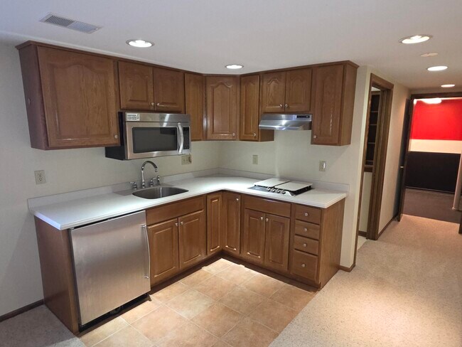 Building Photo - N67W28710 Longview St