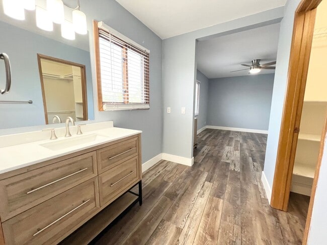 Building Photo - Spacious 2 Bedroom, 2 Bath Condo in Desira...