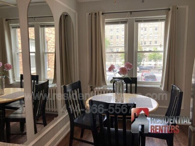 Building Photo - 1028 E Juneau Ave