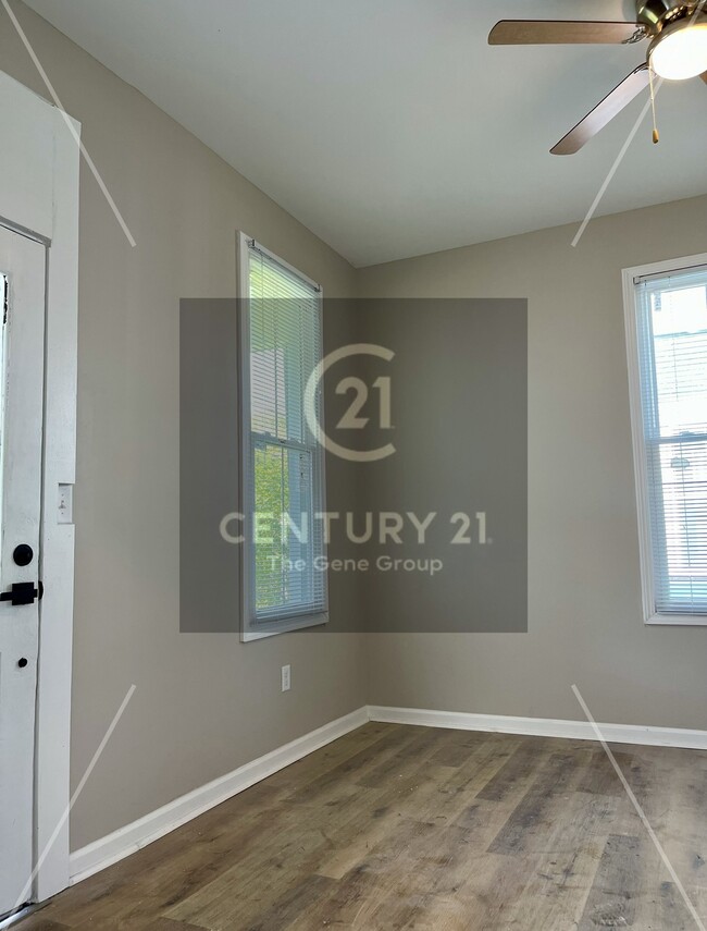 Building Photo - 319 Wyoming St