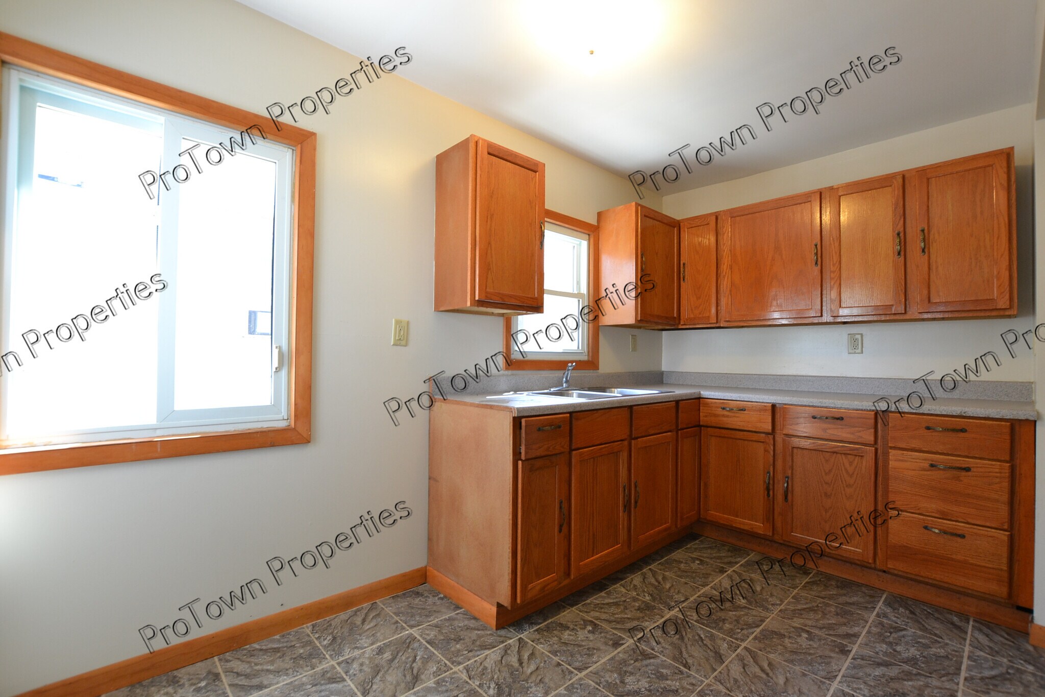 Building Photo - 211 Anderson Ave
