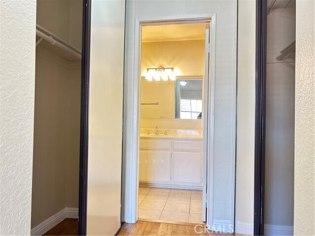 Building Photo - 567 Springbrook N