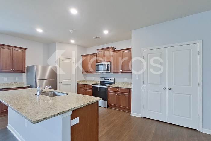 Building Photo - 1056 Pilgrim Ln