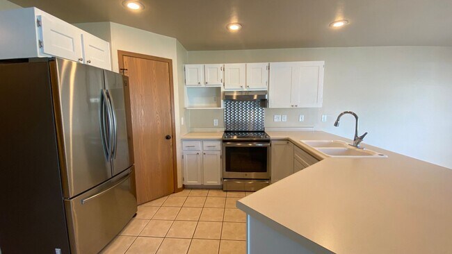 Building Photo - Rotherham: 151-153 East River Drive Duplex