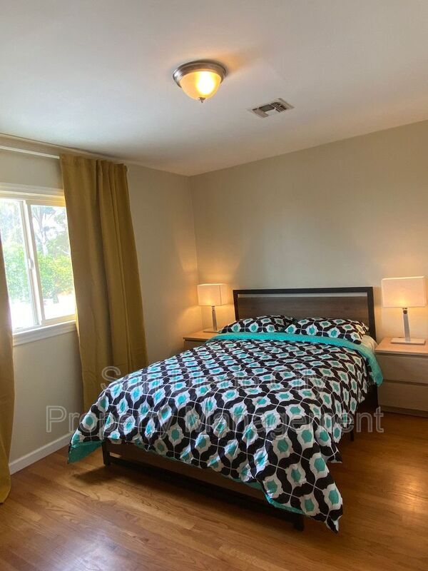 Building Photo - 5442 San Onofre Terrace