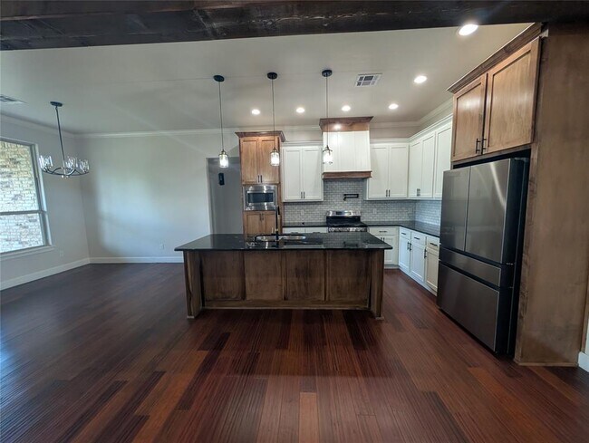 Building Photo - 405 NW 115th St