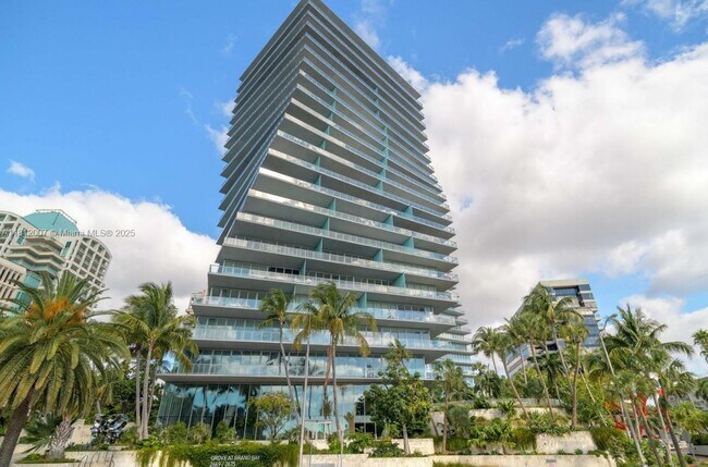 Building Photo - 2675 S Bayshore Dr