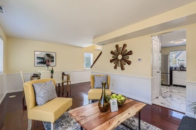 Building Photo - Beautiful single-family home. Available soon!!