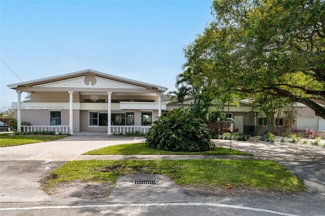 Building Photo - 2500 NE 199th St