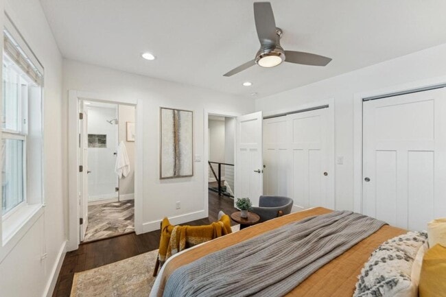 Building Photo - 1041 Yale Ave S