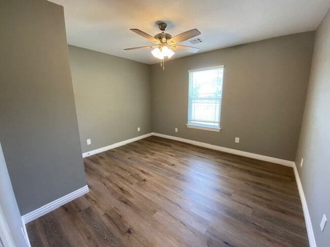 Building Photo - Beautiful Country Home For Lease!