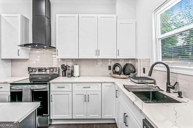 Building Photo - 620 Echo St NW