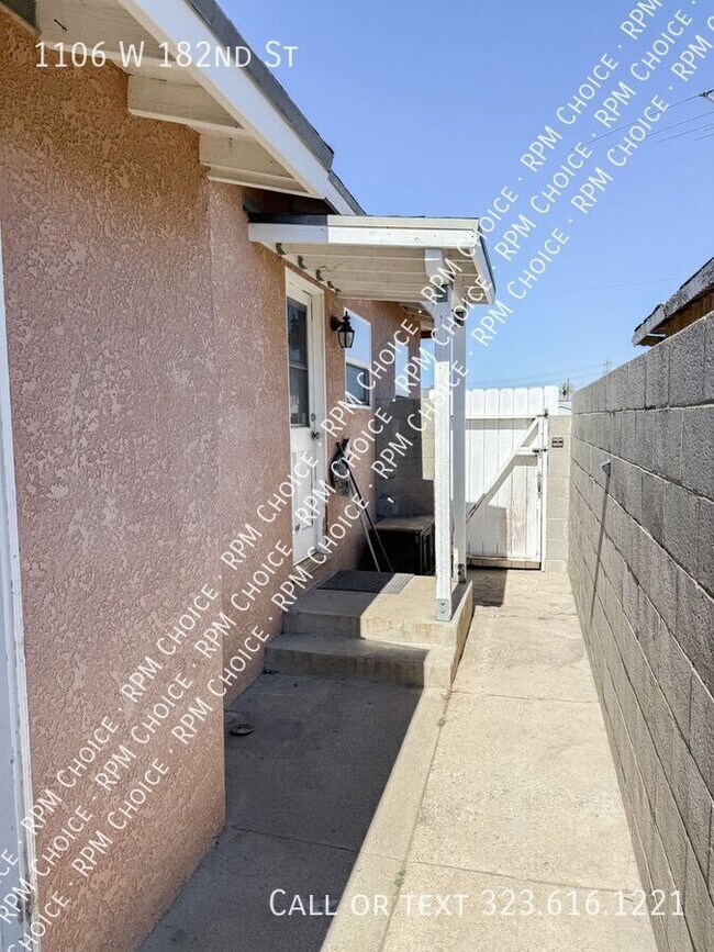 Building Photo - 1106 W 182nd St