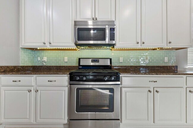 Building Photo - Corner Lot- Close to Disney- Four Bedroom Home for Rent