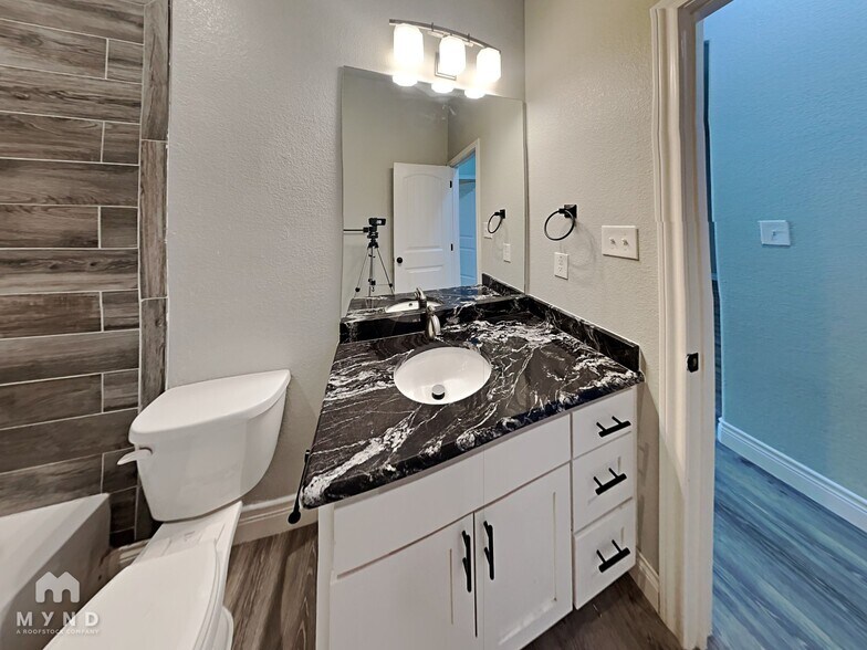 Building Photo - 375 E 9th St