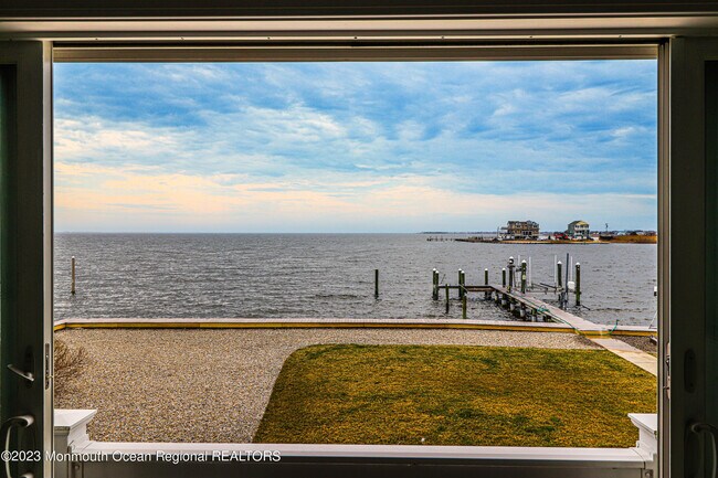 Building Photo - 1095 Island Dr