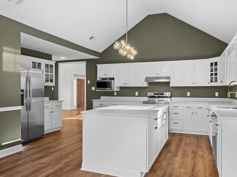 Kitchen - 198 Harbour Ln