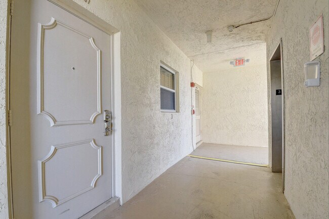 Building Photo - 650 Snug Harbor Dr