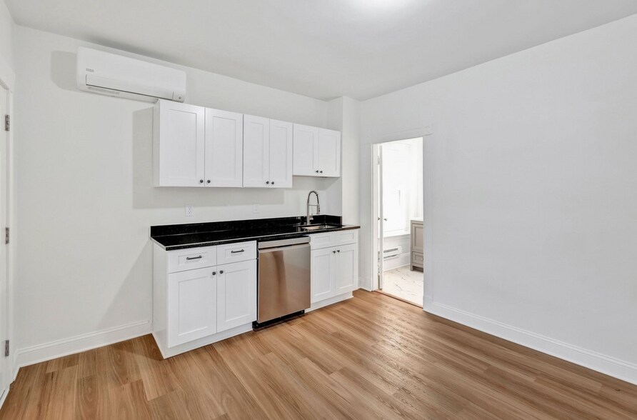 Building Photo - 864 Huntington Ave