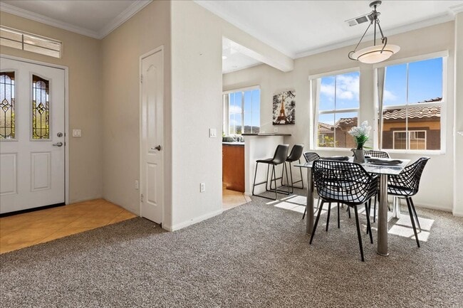 Building Photo - $3,456 - 2 Bed / 2 Bath Stunning Corner Un...