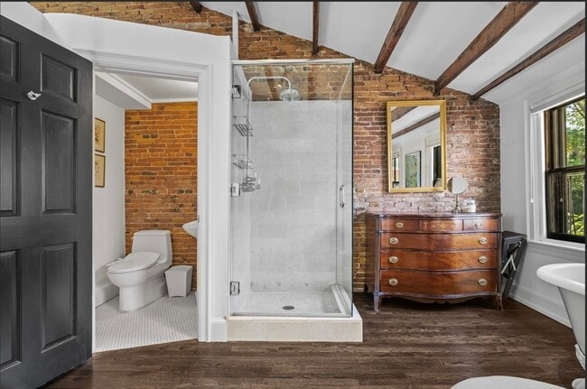 Building Photo - 22 Joy St