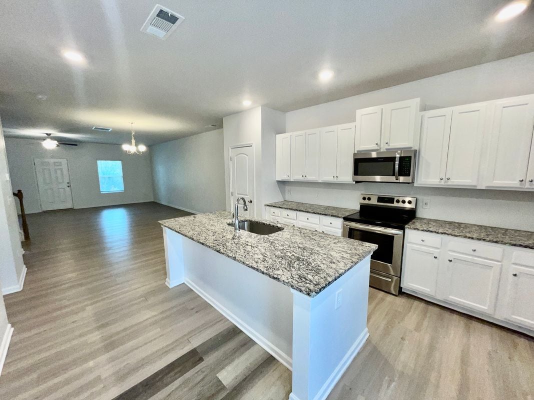 Building Photo - 525 Ruths Dr