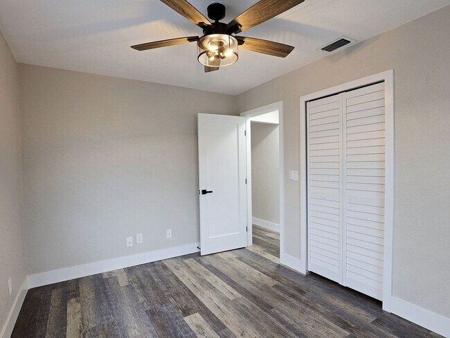 Building Photo - Duplex Fort Myers Duplex 14181